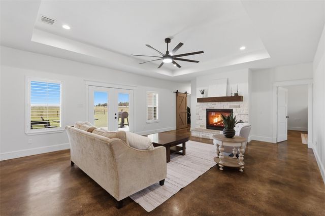 5330 Indian Trail Ln, Brenham, TX 77833