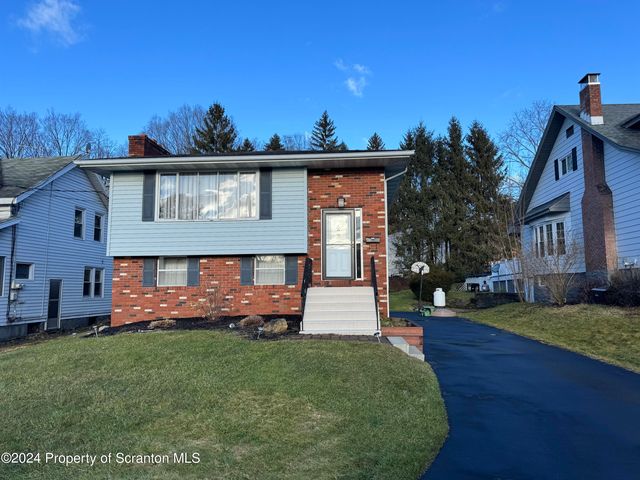 111 Fairview Ave, Clarks Summit, PA 18411