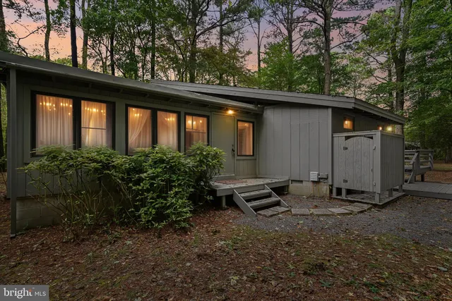 18 Bayberry Rd, Bethany Beach, DE 19930