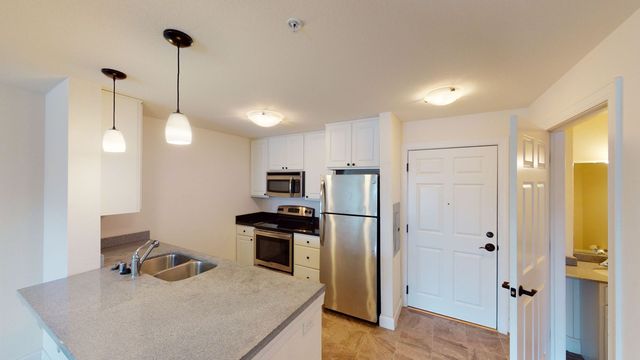 411 Bleeker St #828-205, Delafield, WI 53018
