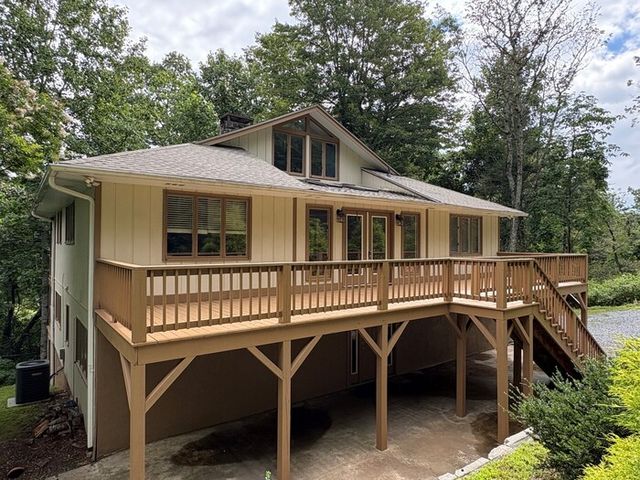 157 Jims Dr, Spruce Pine, NC 28777