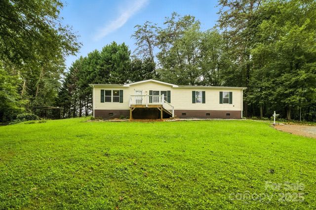 6337 Fairlane St, Hickory, NC 28602
