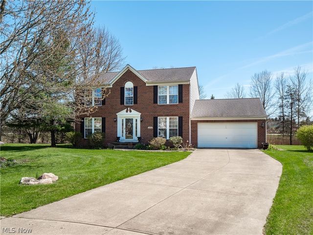 35105 Clear Creek Dr, North Ridgeville, OH 44039