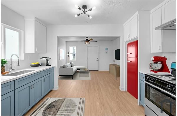 5924 S  Hoover St, Los Angeles, CA 90044