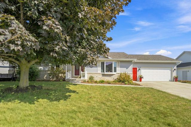 4922 Remiker Ln, Manitowoc, WI 54220