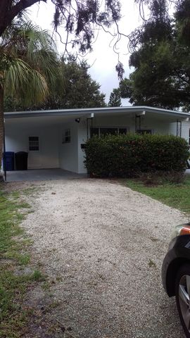 131 Davison Ave NE, Saint Petersburg, FL 33703