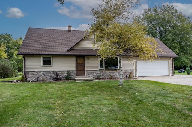2410 South Meadowmere PARKWAY, New Berlin, WI 53151