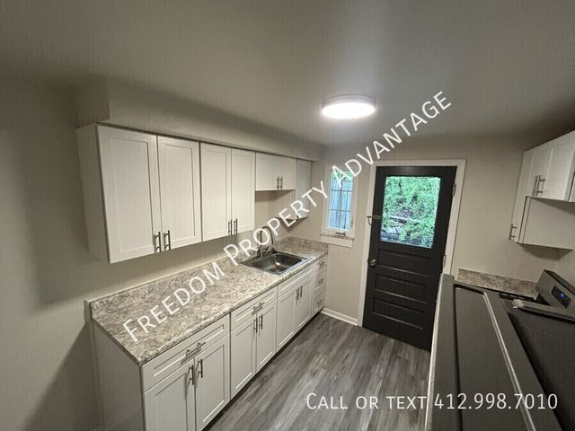 3398 Columbia Dr, Pittsburgh, PA 15234