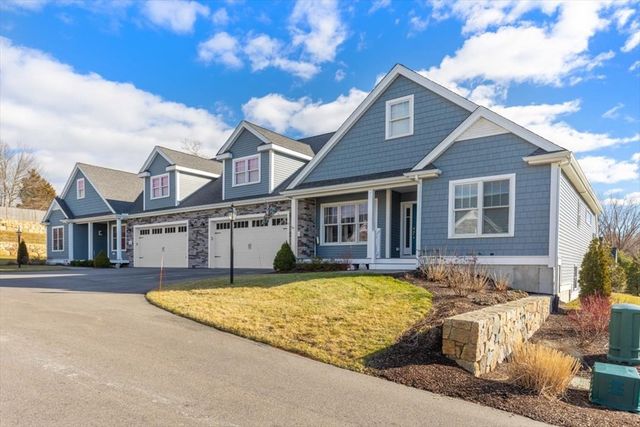 31 Country Club Ln   #31, Lakeville, MA 02347