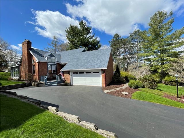 43 Putting Green Ln, Penfield, NY 14526