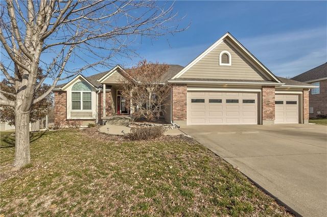 1012 SW Foxtail Dr, Grain Valley, MO 64029