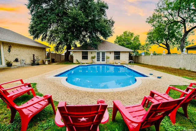 107 CHATTINGTON CT, Castle Hills, TX 78213