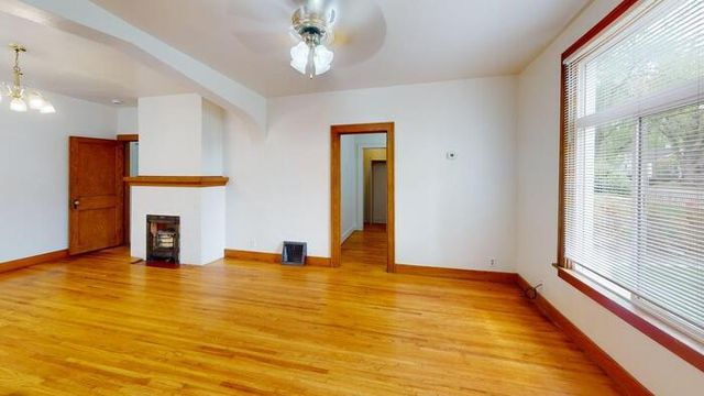 1002 N  4th St #6, Bismarck, ND 58501