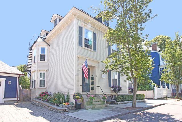 32 School St, Newport, RI 02840