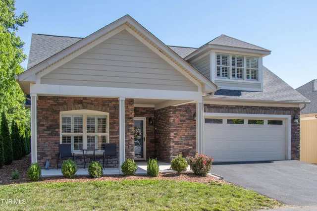 1484 Hatterdale Farm Rd, Blountville, TN 37617