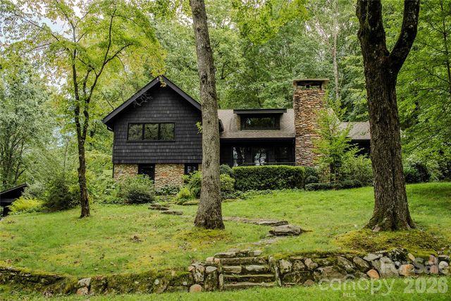 212 SE Shore Dr, Lake Toxaway, NC 28747