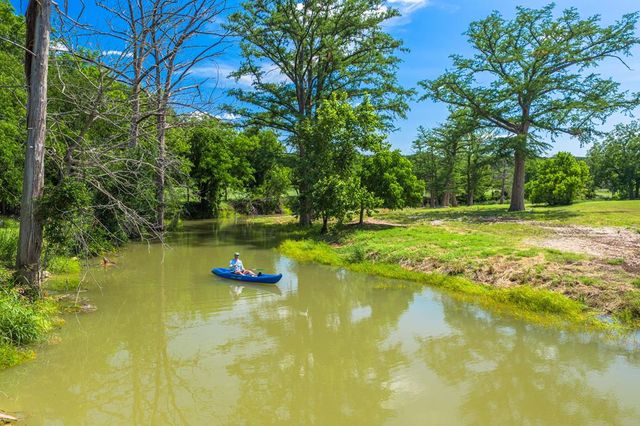 228 Verde Creek Dr, Center Point, TX 78010