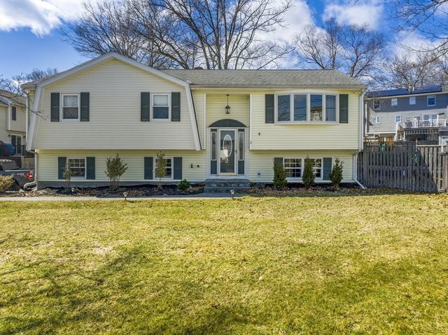 3 Carrie Ave, Methuen, MA 01844