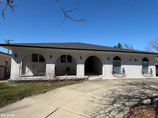 37871 Lola Dr, Sterling Heights, MI 48312