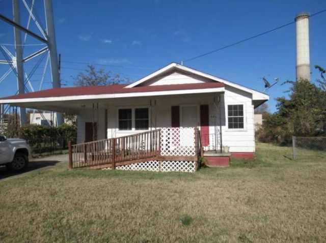 406 W  4th St, Caruthersville, MO 63830