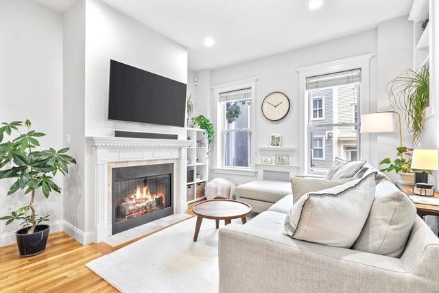40 Mystic St #1, Boston, MA 02129