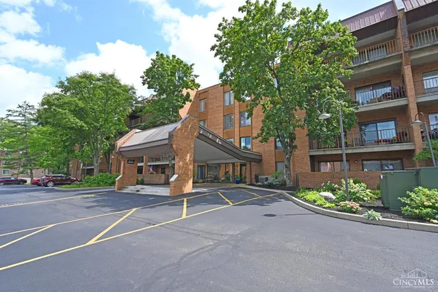 3533 Amberacres Dr #304, Cincinnati, OH 45237