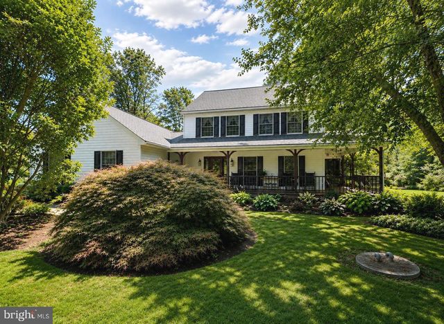 1825 Walnut Ln, Quakertown, PA 18951