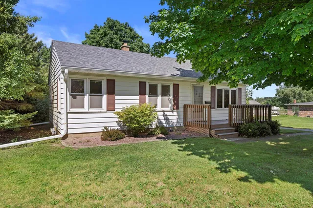 2308 West Oakwood ROAD, Oak Creek, WI 53154
