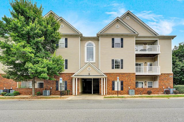 205 Capital St #202, Lynchburg, VA 24502