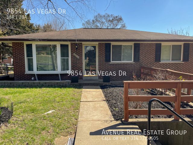 9854 Las Vegas Dr, Saint Louis, MO 63126