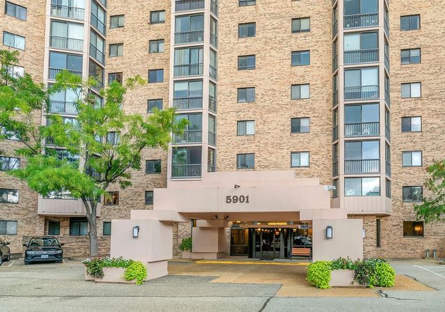 5901 Mount Eagle Dr #107, Alexandria, VA 22303
