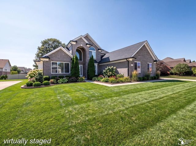 32220 Adam Brown Dr, Rockwood, MI 48173