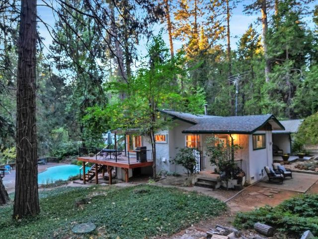 14322 Meadow Dr, Grass Valley, CA 95945