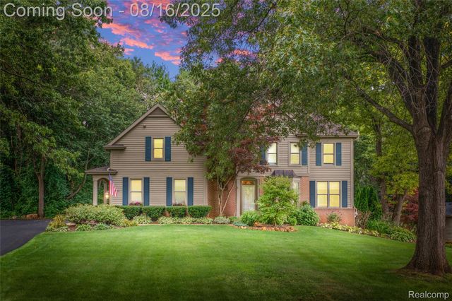 7085 Hickory Hollow Cir, Clarkston, MI 48348