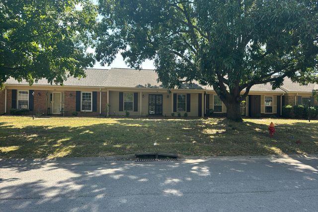 961 Todd Preis Dr, Nashville, TN 37221