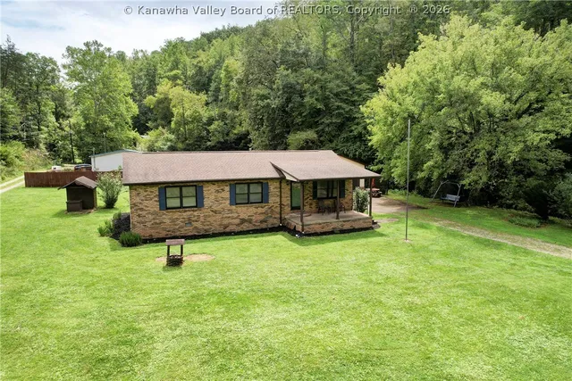 318 Thorofare Rd, Clendenin, WV 25045