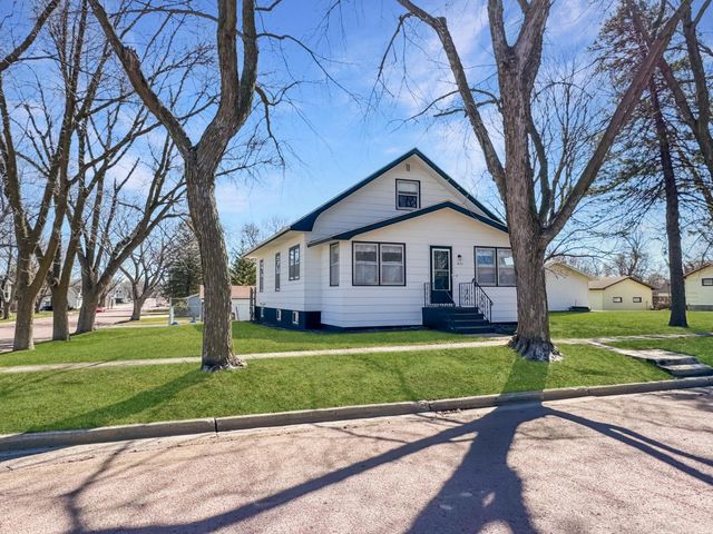 651 Bell Ave, Westbrook, MN 56183