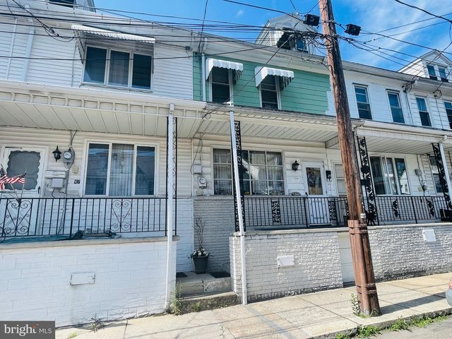 49 Macomb St, New Philadelphia, PA 17959