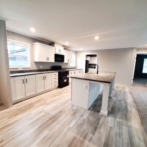 9633 Cape Cod Dr #1320, Fair Haven, MI 48023