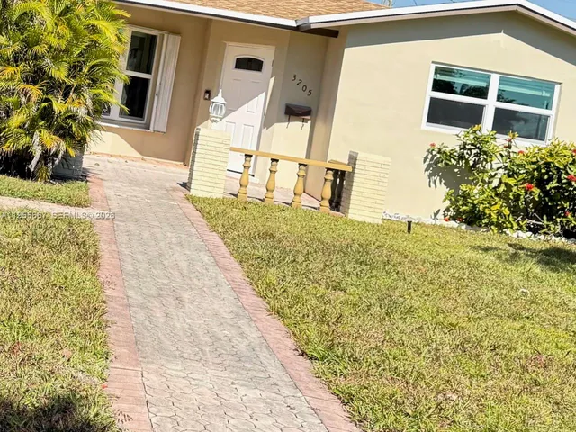 3205 Liberty St, Hollywood, FL 33021