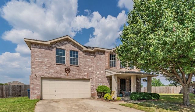 545 Crystal Springs Dr, Fort Worth, TX 76108
