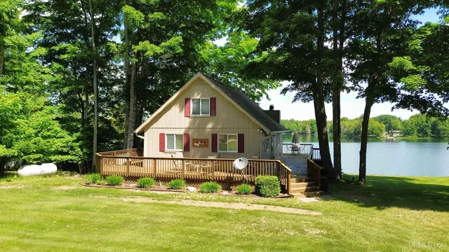 6996 W  Smith Lake Dr, Manistique, MI 49854