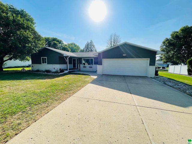 69 Pinney Rd, Moville, IA 51039