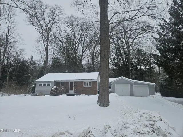 65 Woodside Drive, Glenville, NY 12302