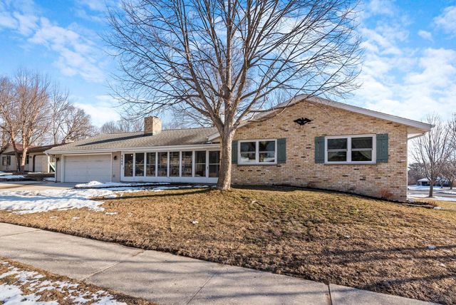 1111 Mulberry CIRCLE, West Bend, WI 53090