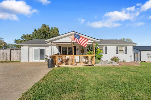 60 Lakeside Dr, Cynthiana, KY 41031