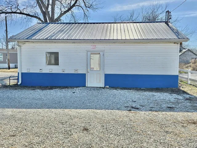118 S  1st St SE, Clay City, IL 62824