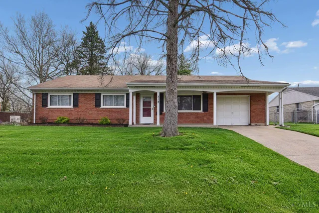 712 Danbury Rd, Cincinnati, OH 45240