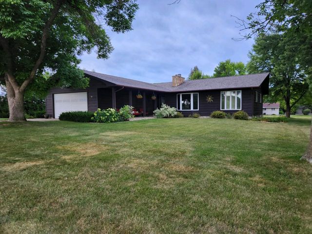 521 2nd St NW, New Richland, MN 56072