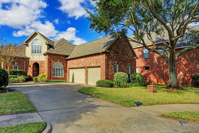 411 Brook Shore Ct, Sugar Land, TX 77478